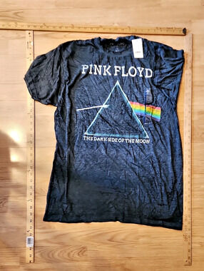 Indigo Black Pink Floyd The Dark Side of the Moon Graphic Tee in Black Size